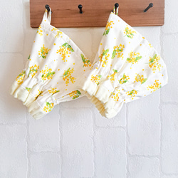 キッチンアームカバー　袖口カバー　アームバンド　柔らか素材　花柄　ミモザ　ホワイト 1枚目の画像