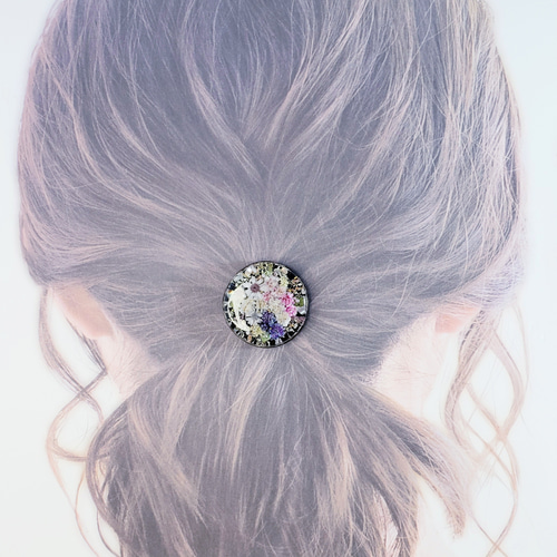 本物のお花を入れたヘアゴム ブラック レジンヘアゴム ヘアゴム