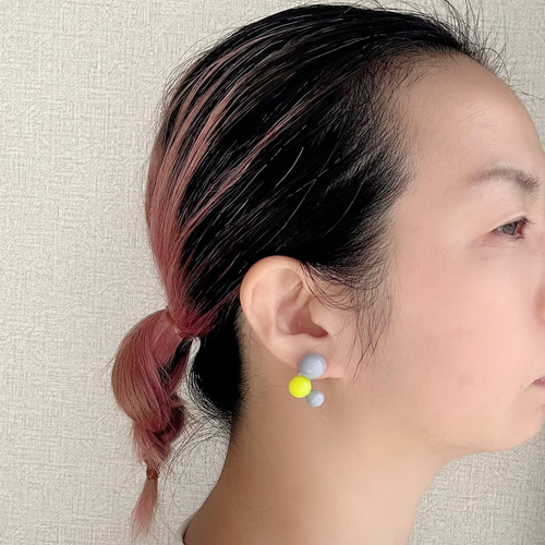 取引中　ネオンなつぶつぶキャンディの一粒ピアス/イヤリング 取引中 ネオンなつぶつぶキャンディの一粒ピアス/イヤリング ピアス