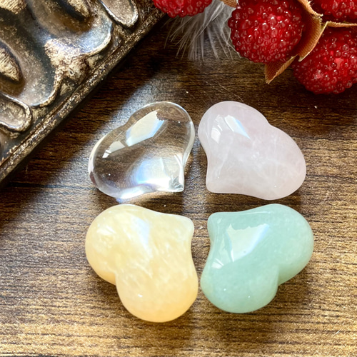 ハートクリスタル♡ぷっくり艶ハートのクローバー♡《お守り石