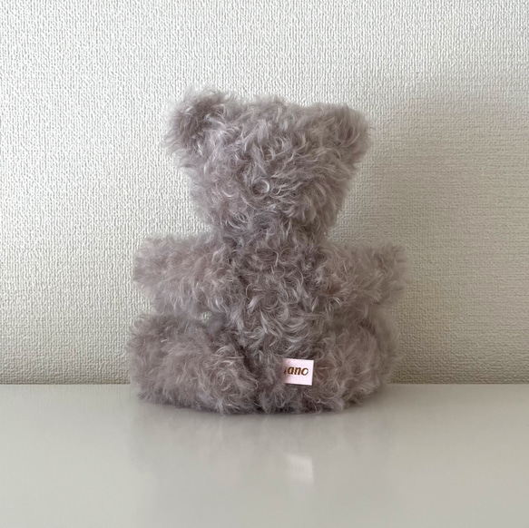 毛がカールしたテディベア 