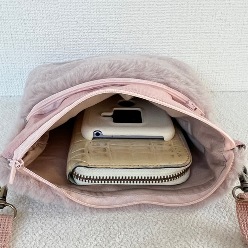 くすみピンク ラビットボア 小さめサコッシュ ファー ショルダーバック 