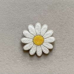 ビーズ刺繍のブローチ　-デイジー- daisy 2枚目の画像