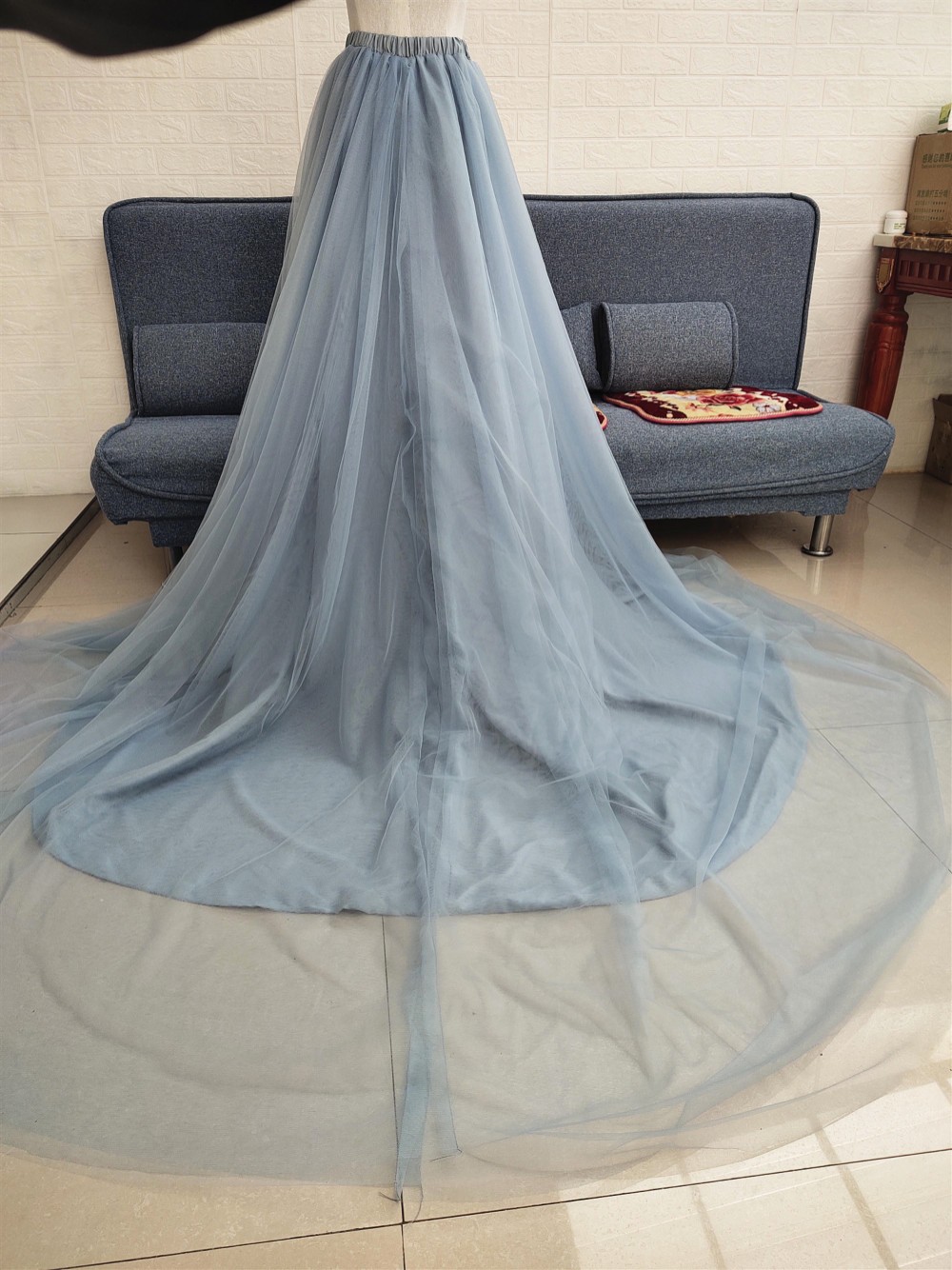 高品質！ウエディングドレス ブルーグレー チュールスカート  ソフトチュール  短トレーン  憧れのドレス