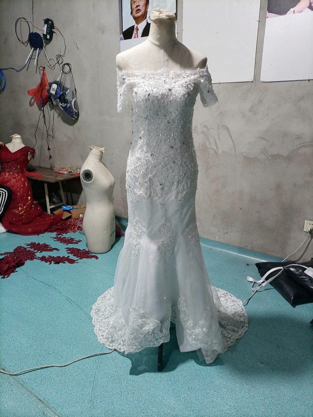 高品質！ウエディングドレス ホワイト オフショル  ソフトチュール 憧れのドレス エレガント  シアーな美しさ