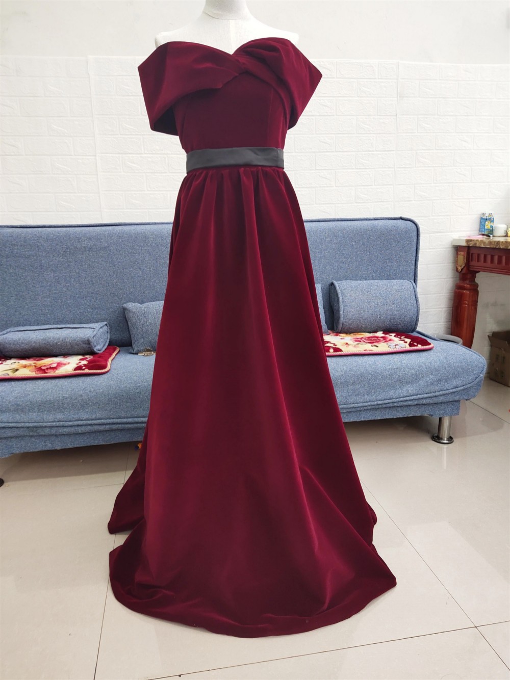 美品！パーティードレス  ワインレッド オフショル  高級ベロア 憧れのドレス エレガント クラシカル  シアーな美しさ