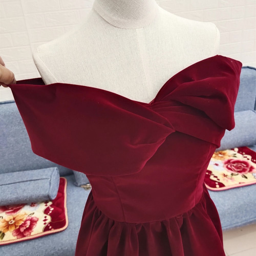 美品！パーティードレス ワインレッド オフショル 高級ベロア 憧れの  
