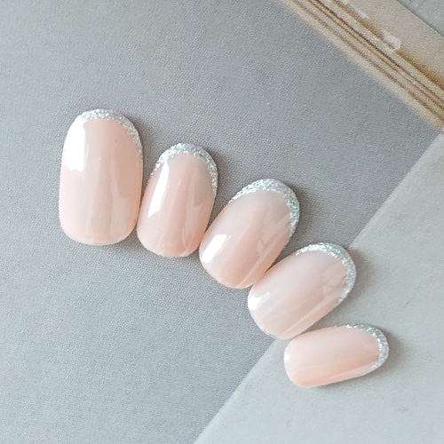 パープル 乳白色 ミルキー ラメ ネイルチップ スキニー 揺れるチャーム