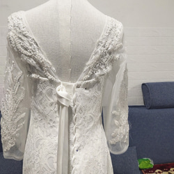 美容產品！婚紗白色蕾絲令人垂涎的禮服優雅純粹的美麗 第5張的照片