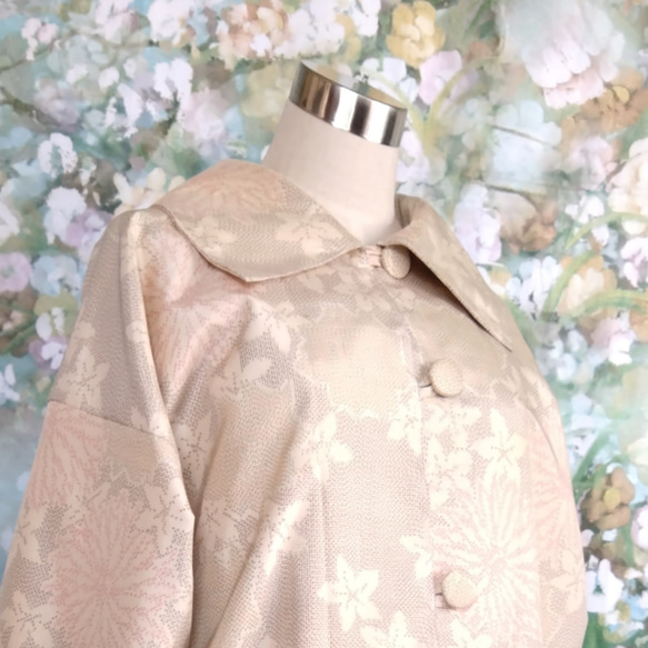 大島紬 ロングコート コサージュ付  着物リメイク 正絹 2枚目の画像