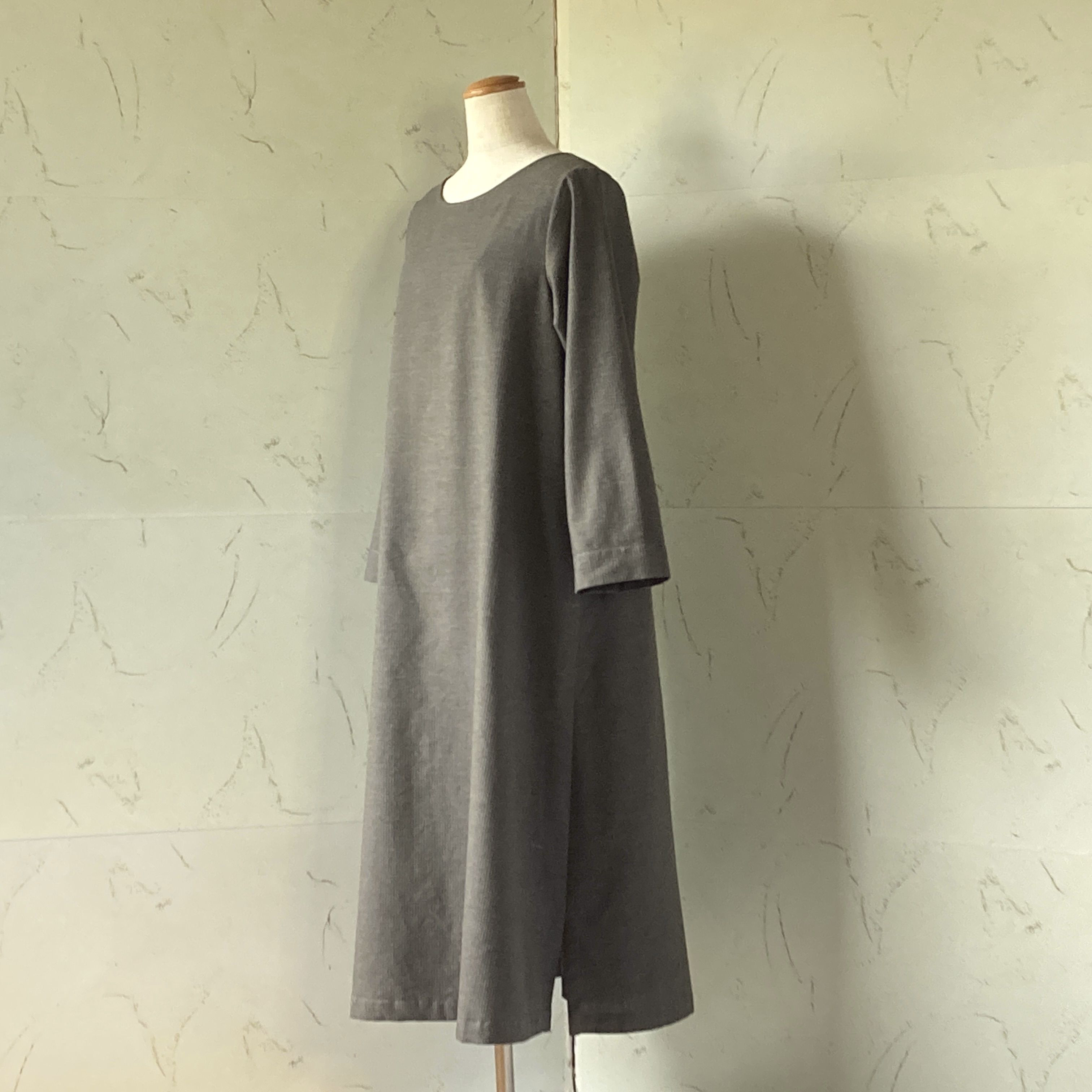 sale　渋渋チャコールグレー　後ろボタンのフレアーゆったりワンピース　11号　着丈118