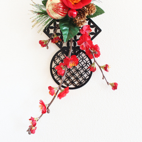 1点限り「送料無料」お正月用リース 正月飾り 椿 ブラックプレート