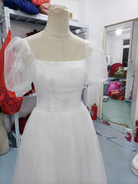 高品質！ウエディングドレス   ソフトチュール   パフスリーブ   憧れのドレス  エレガント  シアーな美しさ 7枚目の画像