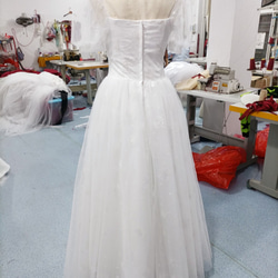 高品質！ウエディングドレス   ソフトチュール   パフスリーブ   憧れのドレス  エレガント  シアーな美しさ 2枚目の画像