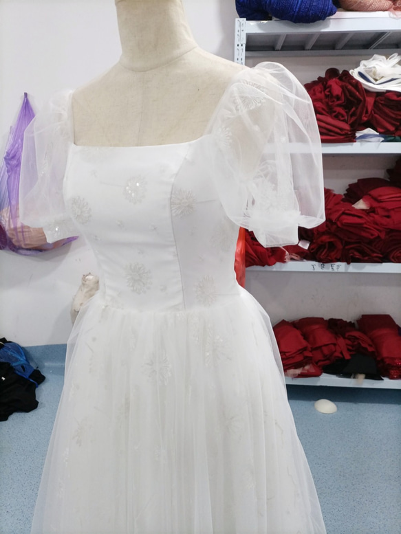 高品質！ウエディングドレス   ソフトチュール   パフスリーブ   憧れのドレス  エレガント  シアーな美しさ 5枚目の画像