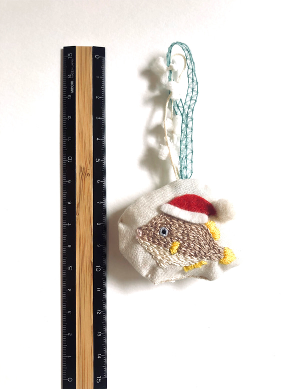 手縫い刺繍　カワハギのクリスマスオーナメント　オーダー可 2枚目の画像