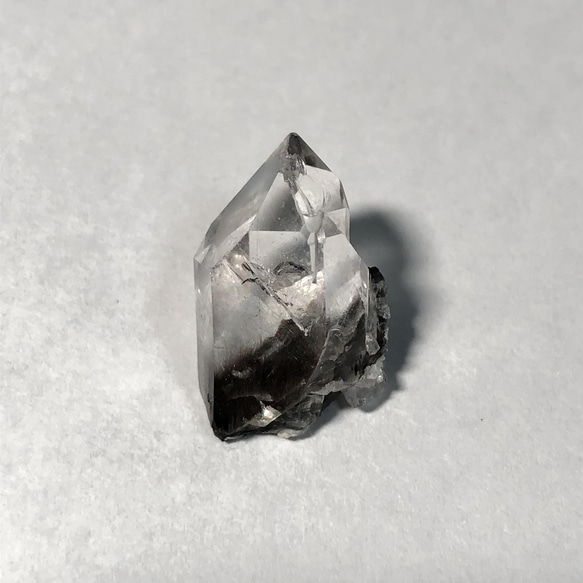 ブルッカイトインクォーツ (水晶) 【一点物】 原石 鉱物 天然石 (No.1590) 1枚目の画像