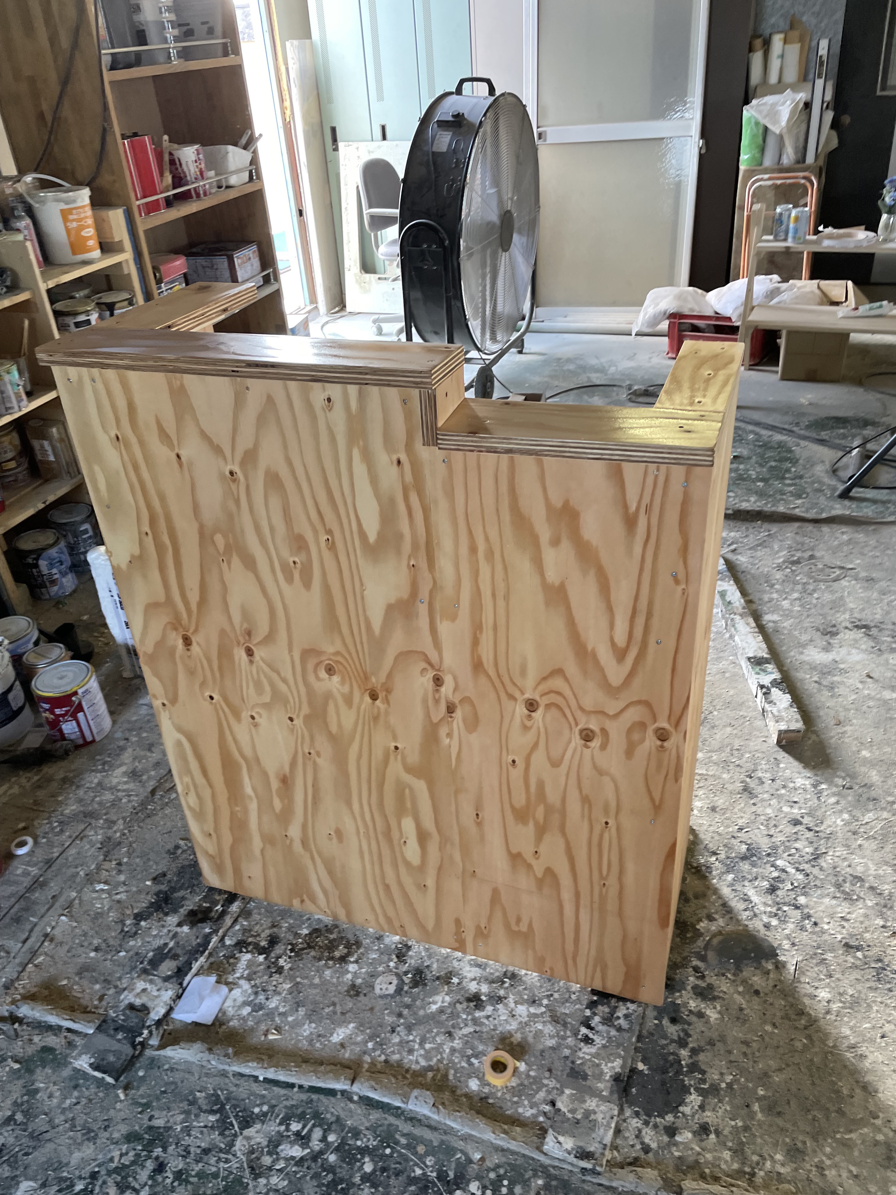 受付カウンター　レジカウンター