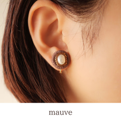 刺繍イヤリング pearl (mauve) サージカルステンレス 4枚目の画像