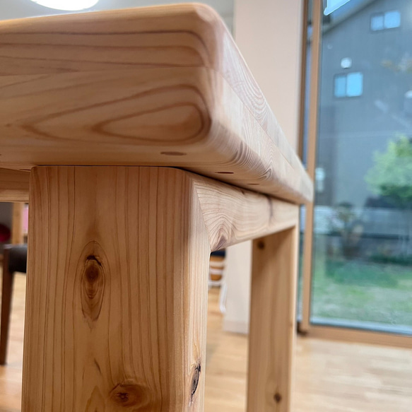 国産ヒノキの無垢材　サイズオーダー可能　1500×800×695　カフェ風　北欧風　ダイニングテーブル　角が丸く安心安全 