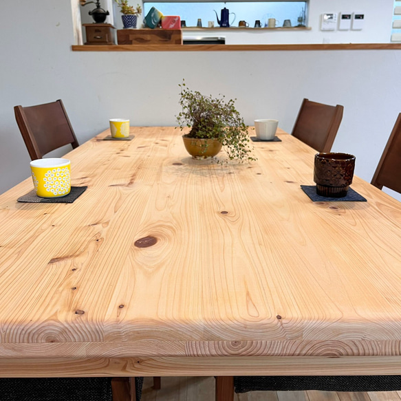 国産ヒノキの無垢材　サイズオーダー可能　1500×800×695　カフェ風　北欧風　ダイニングテーブル　角が丸く安心安全 