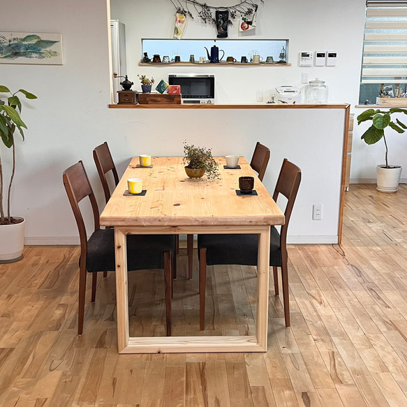 国産ヒノキの無垢材　サイズオーダー可能　1500×800×695　カフェ風　北欧風　ダイニングテーブル　角が丸く安心安全 