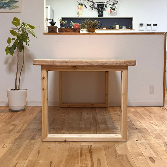 国産ヒノキの無垢材　サイズオーダー可能　1500×800×695　カフェ風　北欧風　ダイニングテーブル　角が丸く安心安全 