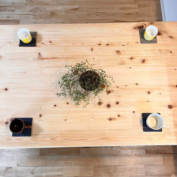 国産ヒノキの無垢材　サイズオーダー可能　1500×800×695　カフェ風　北欧風　ダイニングテーブル　角が丸く安心安全 