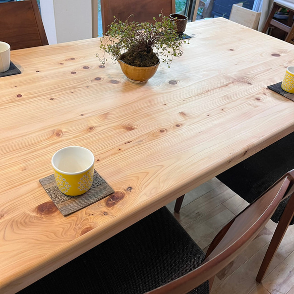 国産ヒノキの無垢材　サイズオーダー可能　1500×800×695　カフェ風　北欧風　ダイニングテーブル　角が丸く安心安全 