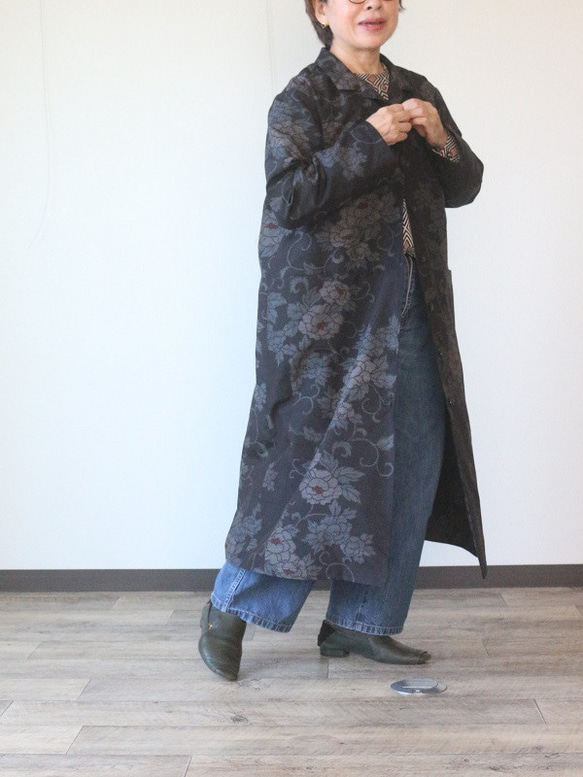 着物リメイク　唐草牡丹模様紬オープンカラーコート 9枚目の画像