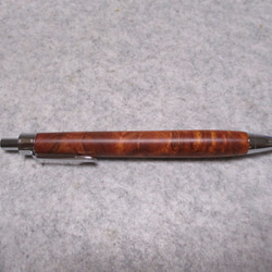 本花梨瘤　ブドウ杢　キヌカオイル仕上げ　木軸ボールペン(シャープペンシル)　 2枚目の画像