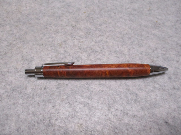 本花梨瘤　ブドウ杢　キヌカオイル仕上げ　木軸ボールペン(シャープペンシル)　 4枚目の画像