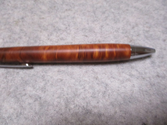 本花梨瘤　ブドウ杢　キヌカオイル仕上げ　木軸ボールペン(シャープペンシル)　 7枚目の画像