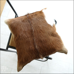 毛皮クッションカバー PUTI-34 ハラコ 天然皮革 ハンドメイド 正方形 北欧 本皮 手作り レトロ調 エスニック 3枚目の画像