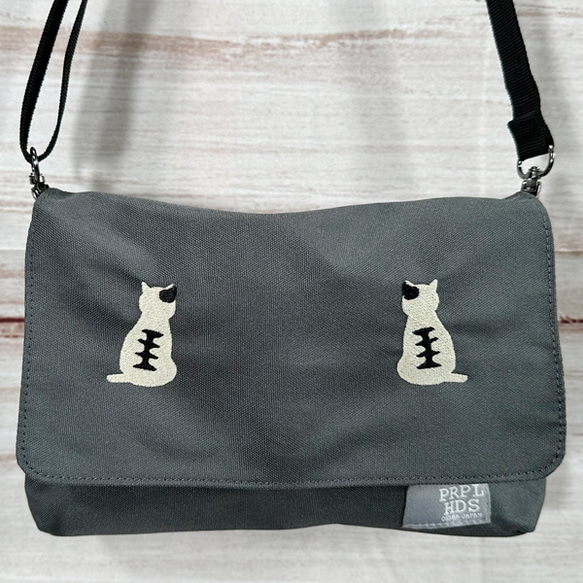 [免運費] 後貓咪剪影刺繡大量口袋 3 層聚酯防水肩包 &lt;灰色&gt; 第4張的照片