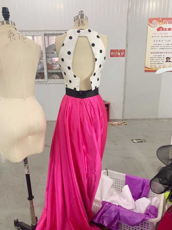 可愛い カラードレス　可愛いドット柄トップス　高級サテンボリュームスカート　お色直し　オーダーメイド可能 2枚目の画像