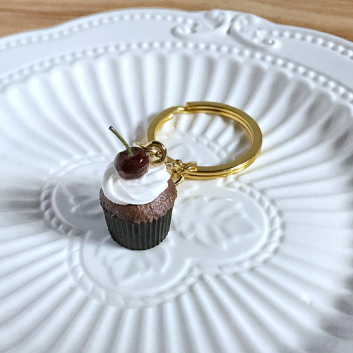 Uggoly's カップケーキ　キーホルダー　チャーム チェリーココアカップケーキキーホルダー キーリング 迷你菇菇手作