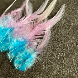 【23912】ピンクパープル×アクア 15枚 :羽根 フェザー 鳥 パーツ 材料 アクセサリー DIY 素材 4枚目の画像