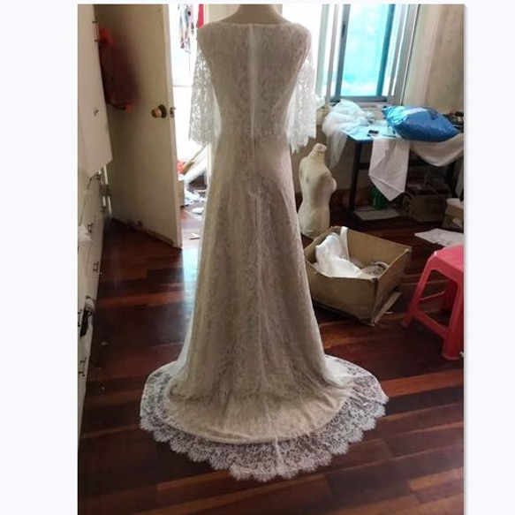エレガント なウエディングドレス 半袖 美しい花レース Vネックドレス ミニトレーン 結婚式/披露宴 3枚目の画像