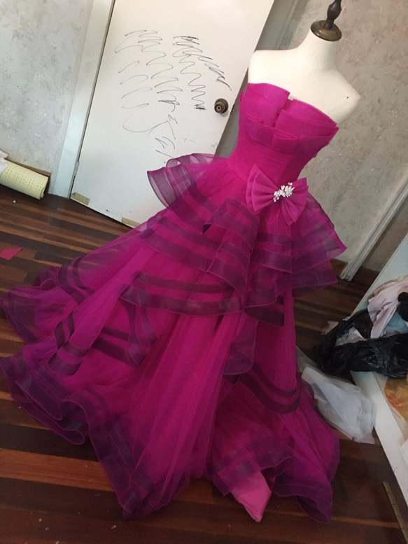 豪華！ウエディングドレス  ベアトップ  エンパイアライン   華やかなトレーン   ロングドレス 1枚目の画像
