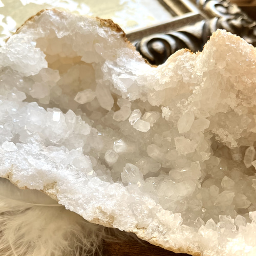 ジオード水晶☆クリスタルベッド882g《素早い浄化とパワーチャージ