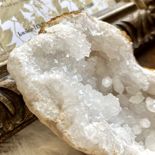 ジオード水晶☆クリスタルベッド882g《素早い浄化とパワーチャージ