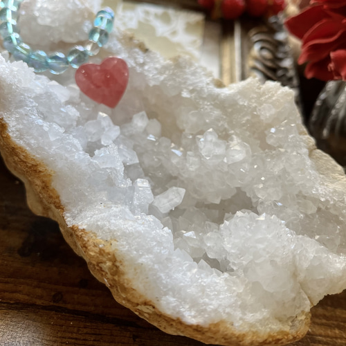 300★特選セール★浄化☆破邪【ミニクリスタルベッド『ハーフジオード』晶洞】 300☆特選セール☆浄化☆破邪【ミニクリスタルベッド『ハーフジオード