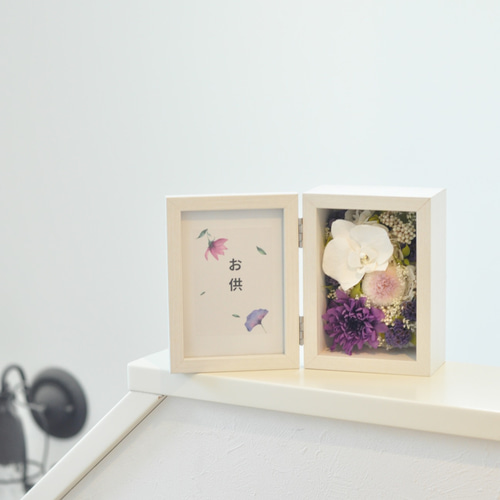 稀有なプリザーブドフラワー胡蝶蘭のフォトフレームお供え花、和風写真