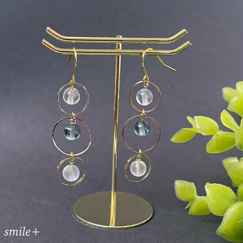 虹色に輝く三連フープ ピアス/イヤリング ピアス（フック・チェーン 