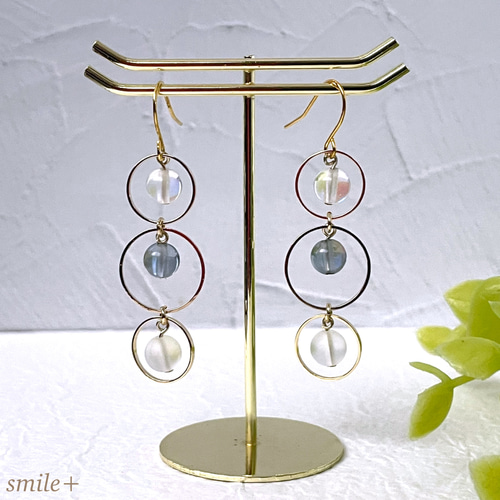 虹色に輝く三連フープ ピアス/イヤリング ピアス（フック・チェーン 