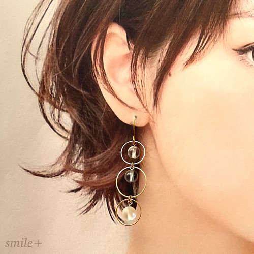 虹色に輝く三連フープ ピアス/イヤリング ピアス（フック・チェーン 