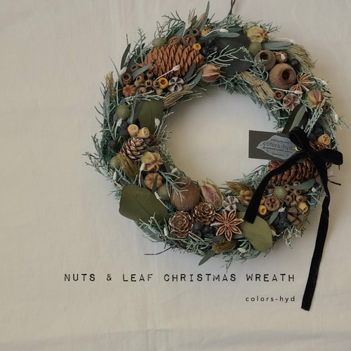 クリスマスリース=木の実とリーフ 森の色 プリザープドフラワーリース