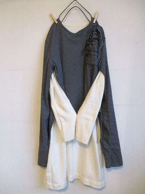 SALE　紺白細ボーダー花フリル　指穴付き両脇スリット開き　ゆったり３WAYカットソー　1点物