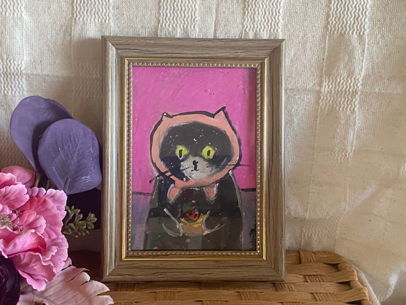 絵画。原画手描き【かわいいフードをかぶった黒猫はイチゴケーキが好きだ】 3枚目の画像